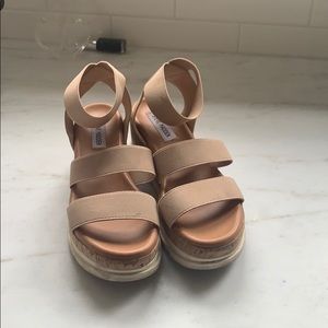 Steve Madden nude platform sandals